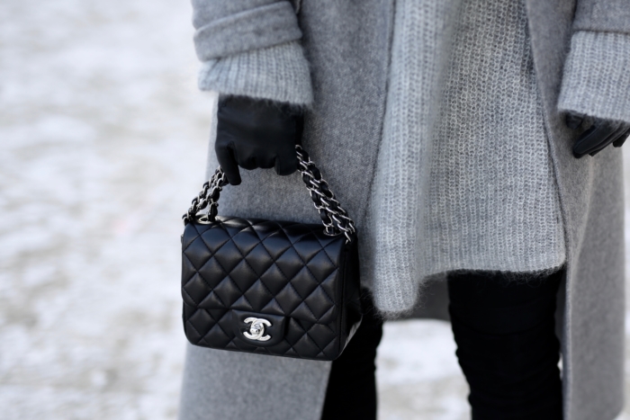details, gloves black, grey knitted sweater, Chanel purse