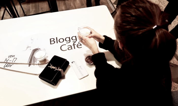Blogger Café, YSL Monogramme Bag, Kaffeetasse