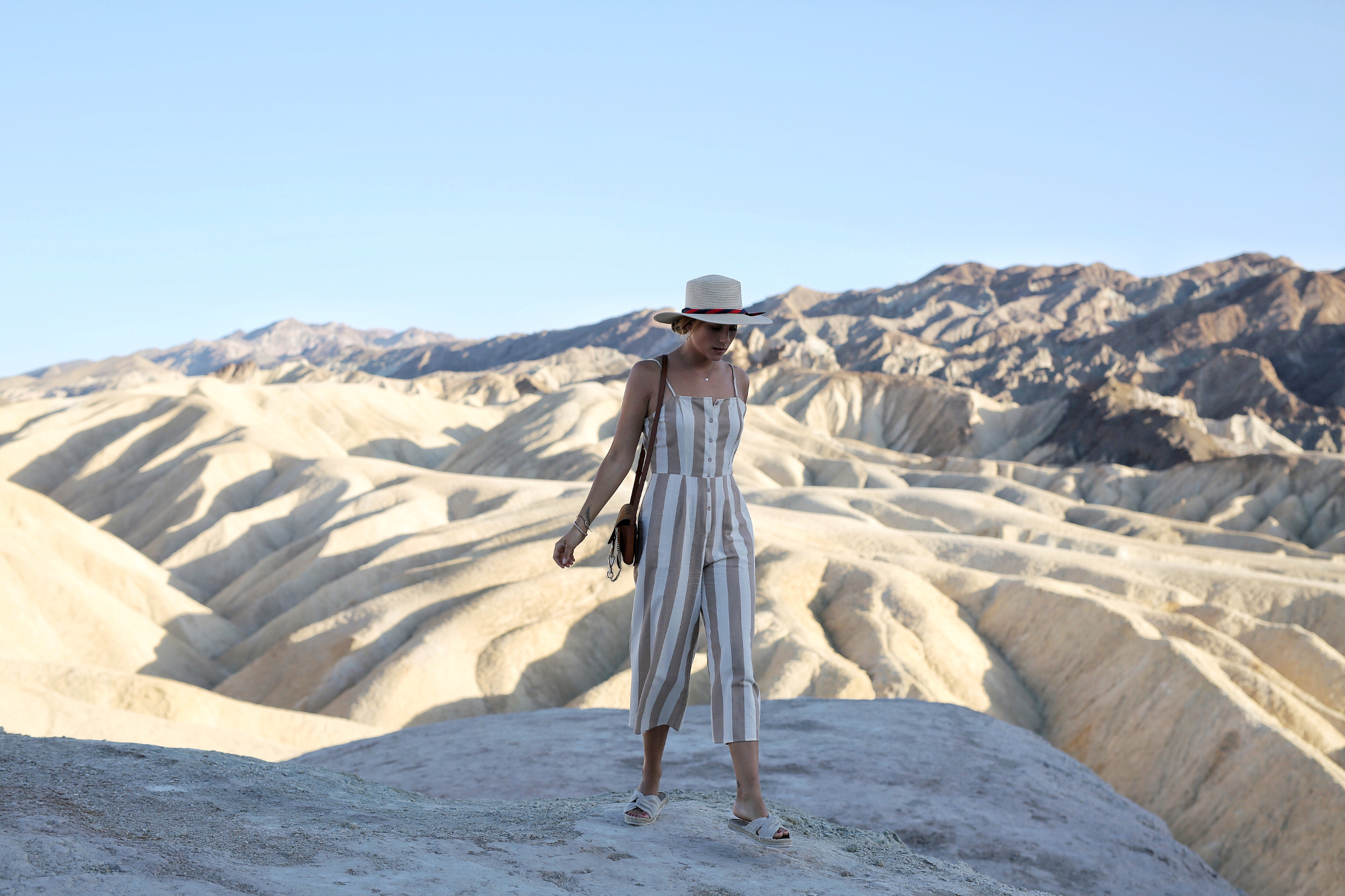 Sommeroutfit in weiß beige