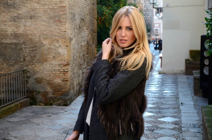blonde Bloggerin in Sevilla