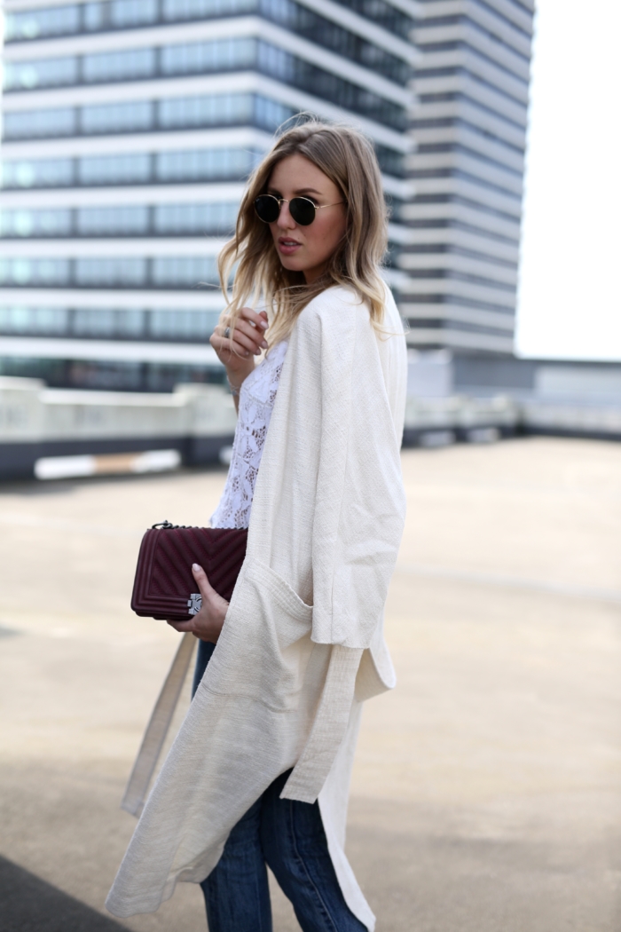 Trenchcoat Weißes Top