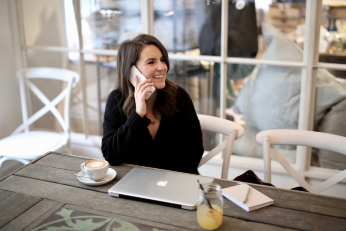 Telefonieren, Café, Macbook, Getränke