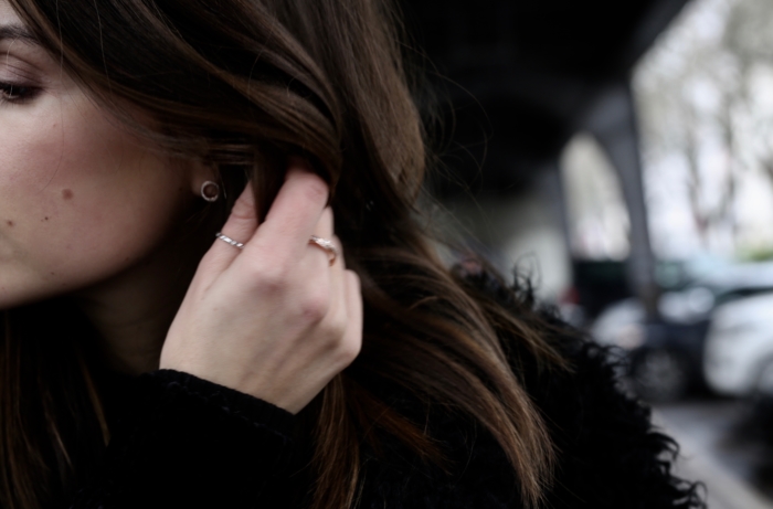 Portrait, braune Haare, Schmuck