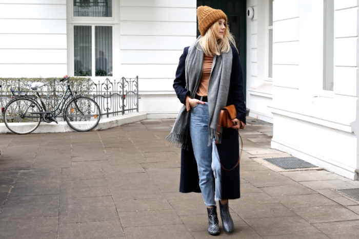 OOTD step by step, blue coat, boyfriend jeans, ankle boots