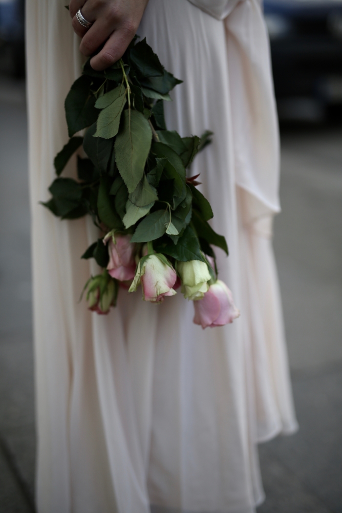 Rosenstrauß, Kleid rosé