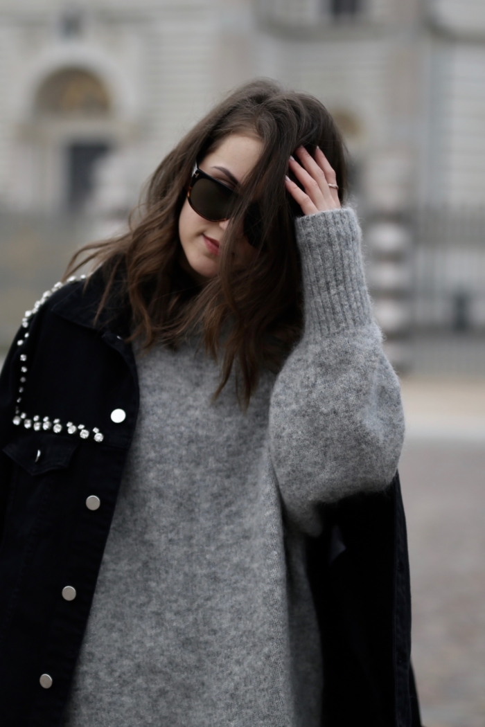 Pinko Jacke, grauer Pullover, Tom Ford Sonnenbrille