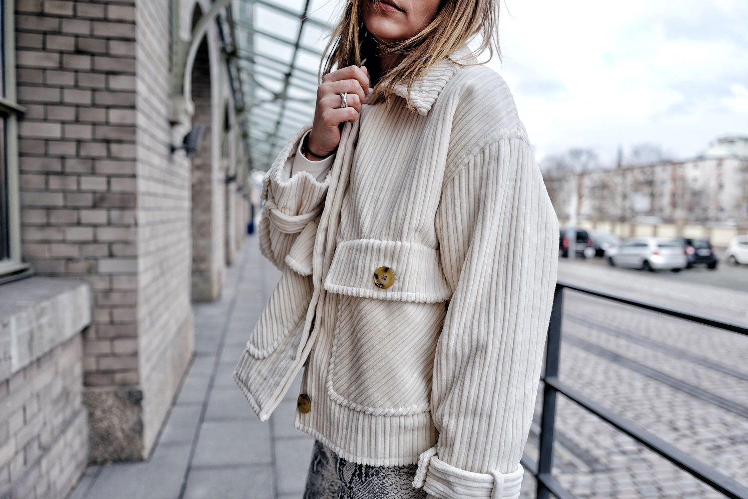 Cordjacke–beige-fashionweek