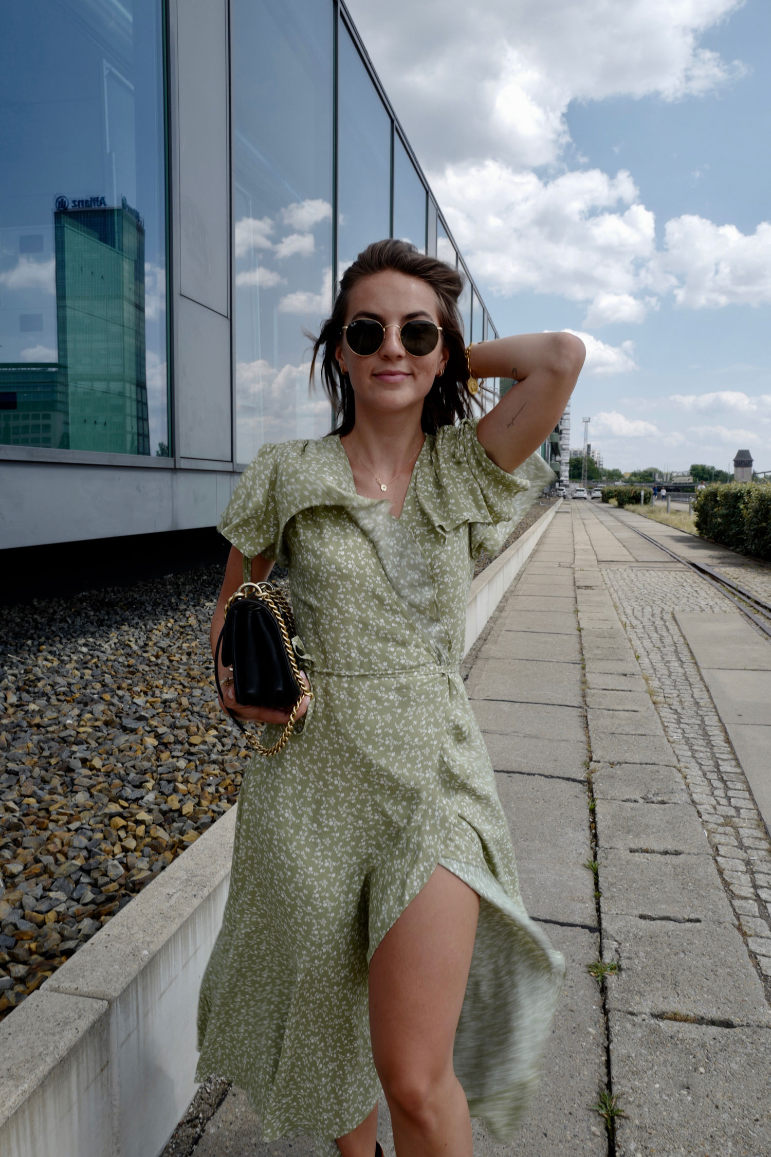 summer-in-the-city-berlin-green-midi-dress-chanel-bag- Shoppisticated