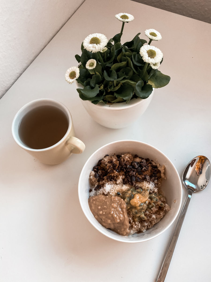 Porridge Bowl Tee Blumen Frühstück