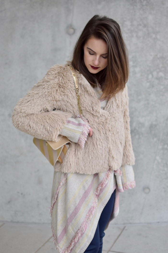 fur jacket, beige cardigan with fringes