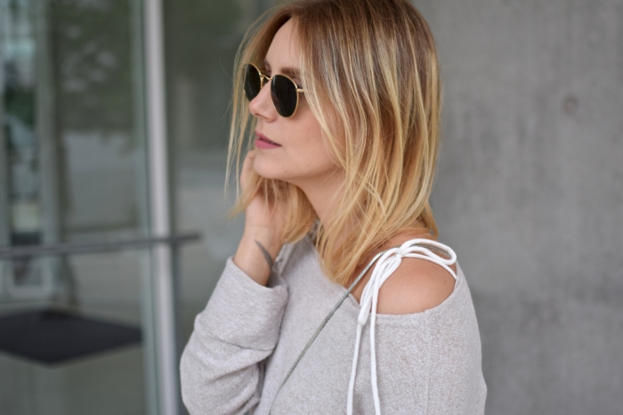 Offshoulder Knit