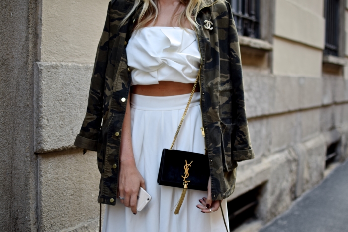 YSL Monogramme, Saint Laurent Tasche, weißes Top, weiße Culotte