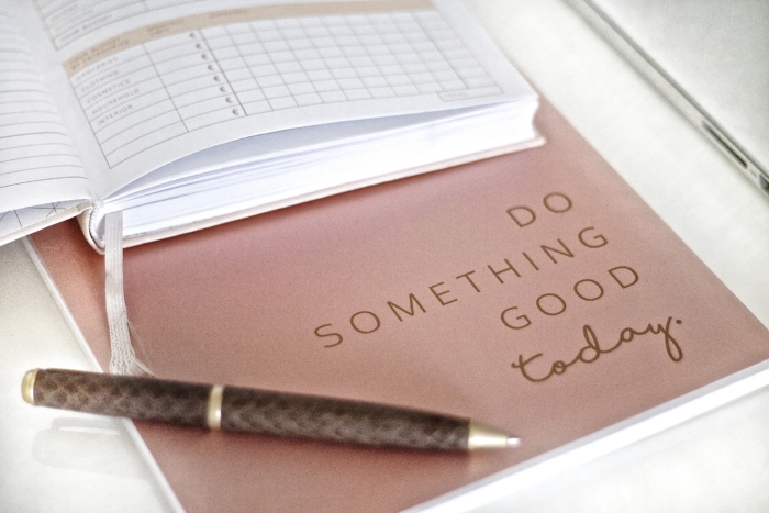 Buch für Vorsätze, do something good today, Stift