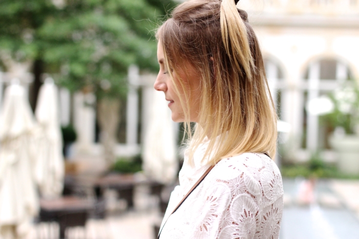 Longbob, blond, Spitzenoberteil
