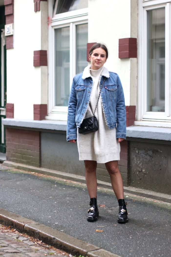 Streetstyle, oversize Pullover, Lederboots, Netzstrumpfhose