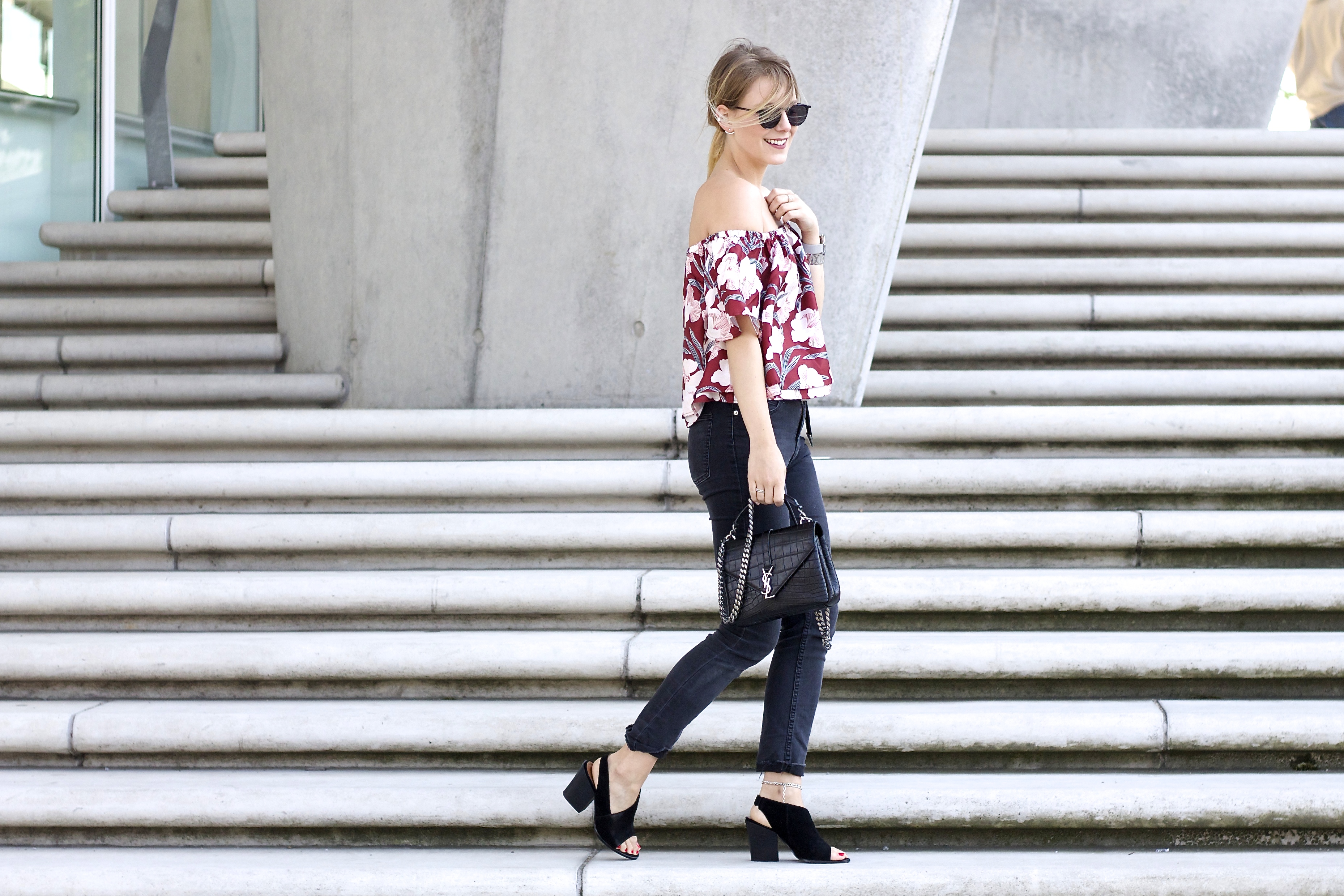 Off Shoulder & High Waist jeans