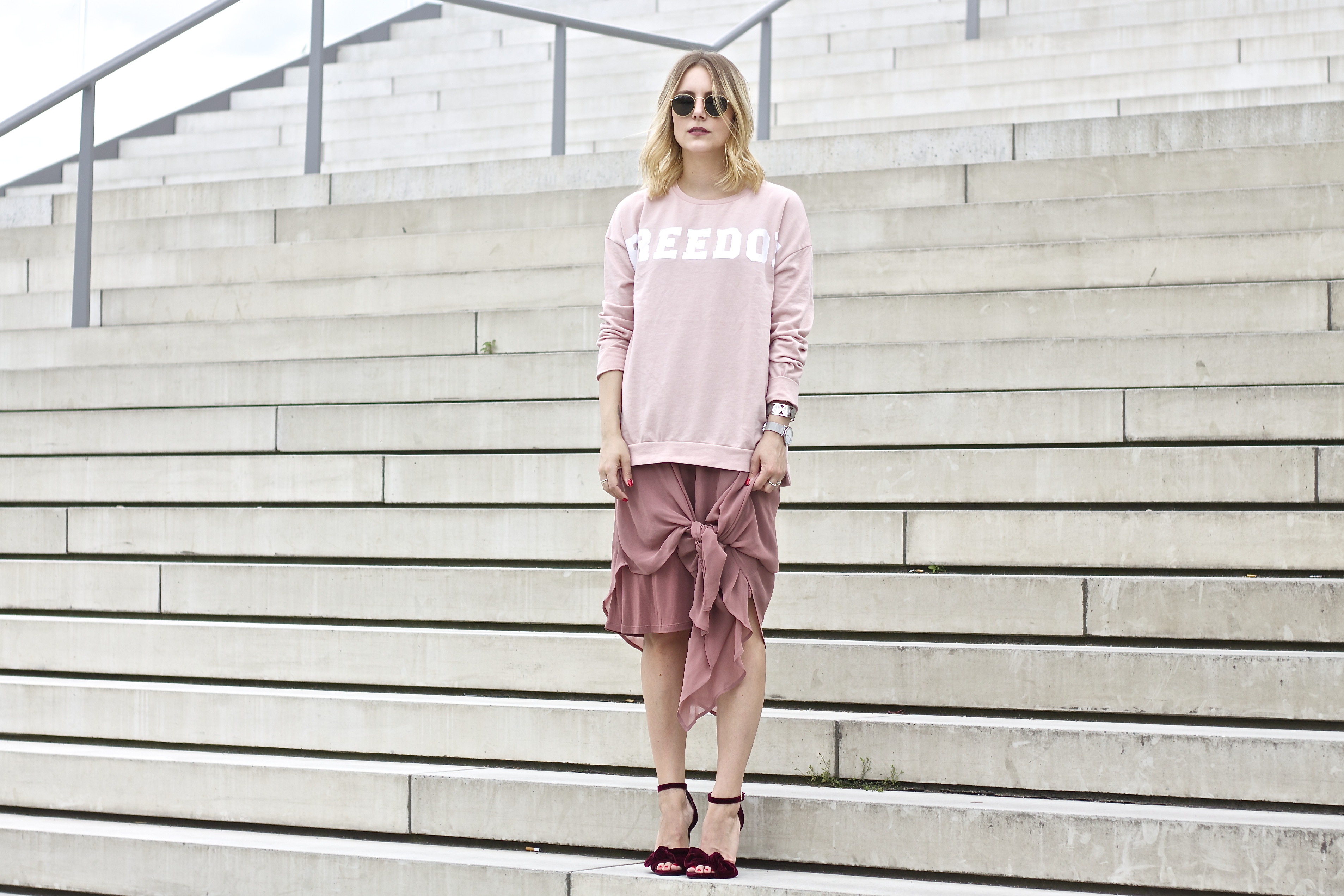Dress with knotted seam