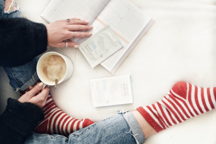Annemarie Börlind Hyaluron Augenpads, Kuschelsocken, Kaffeetasse