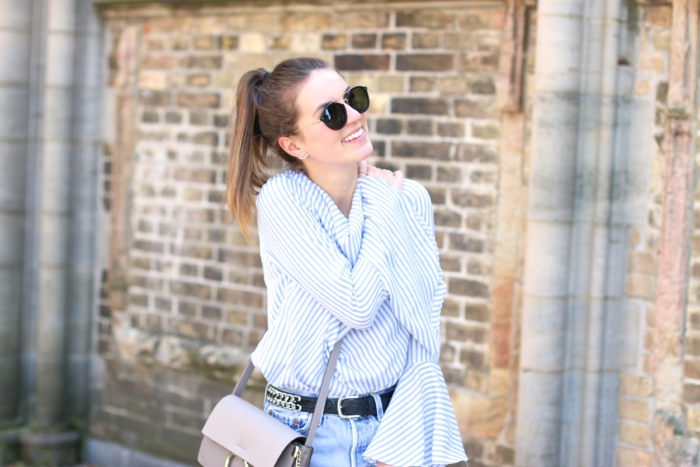 bluse mit trompeten ärmeln