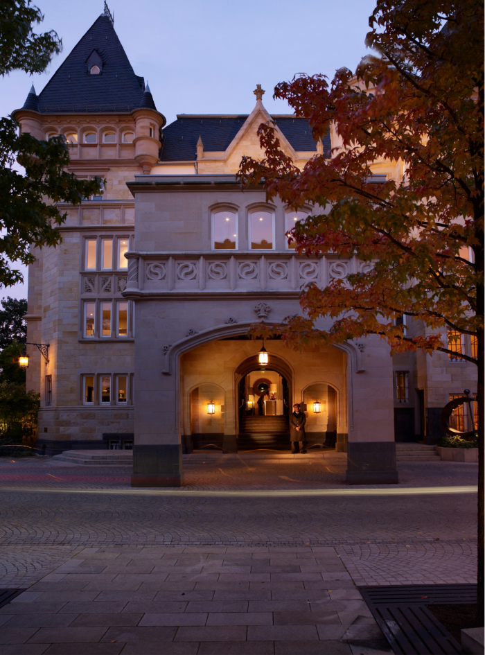 Frankfurt, Hotel, Altbau, beleuchtet