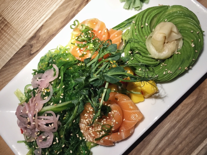 Sushi plate, salmon, avocado