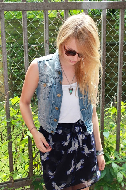 Jeans Vest combined with darkblue skirt