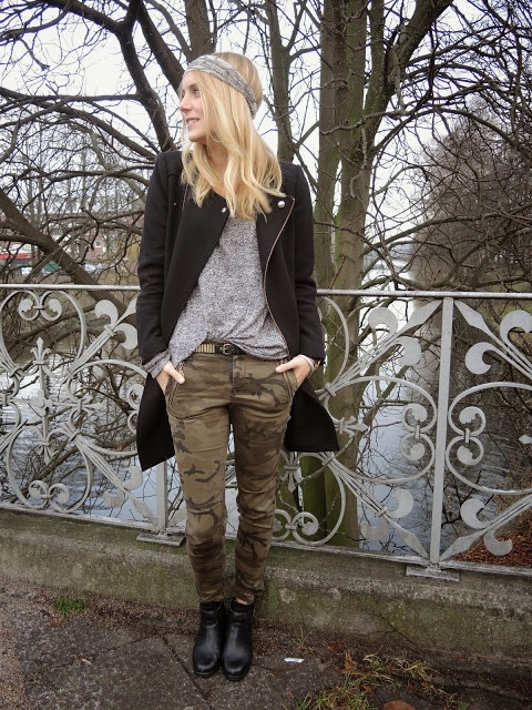Camouflage Hose von Zara mit grauem Sweater von Primark