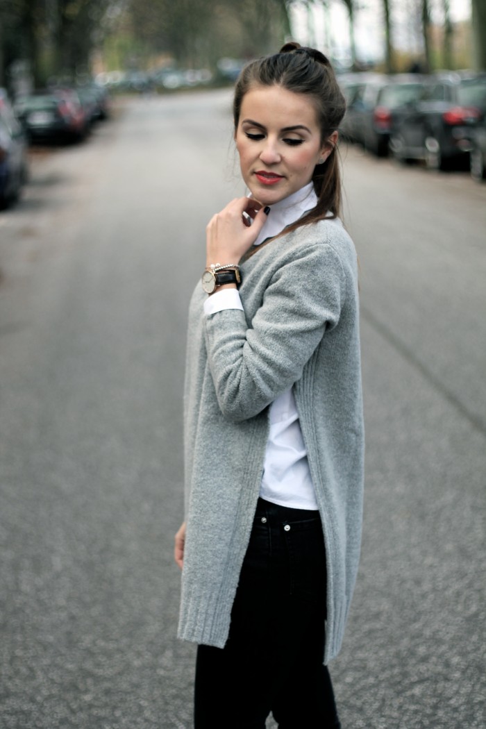 Grauer Pullover zu schwarzer Jeans von Zara