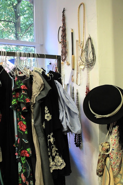 Schmuck und Kleidung zum Ausleihen