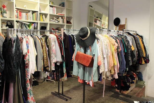 verschiedene Kleider bei der Kleiderei in Hamburg