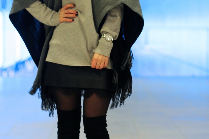 Grauer Pullover von Zara