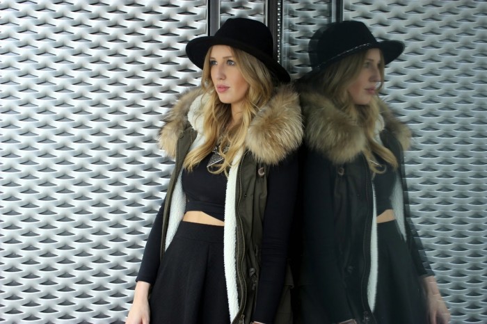 fashion blogger in london mit parka von iq+Berlin
