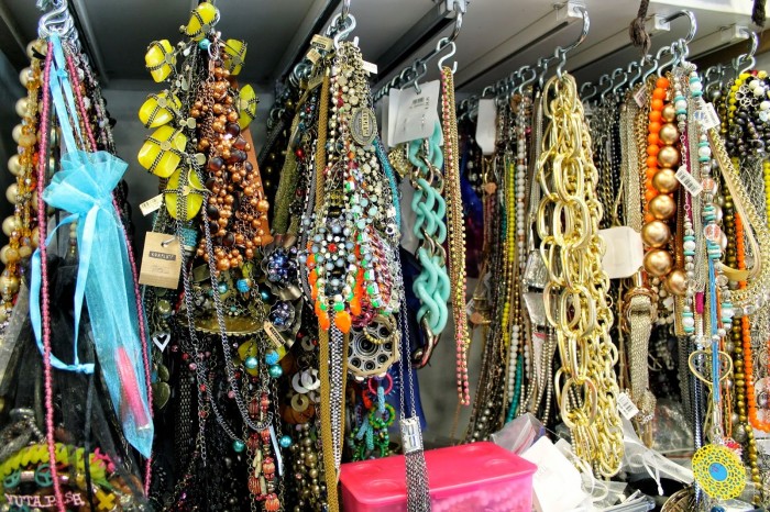 jewelry, accessoires ,statement, necklace Verschiedene Ketten aus der Maske von RTL