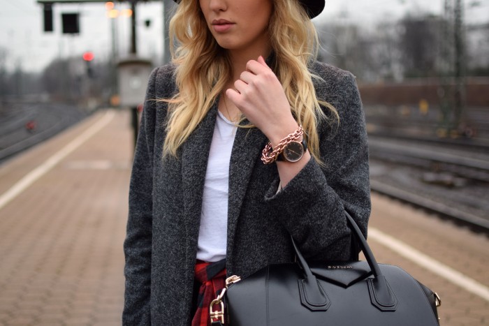Uhr von Kapten & Son und Schmuck von Qudo