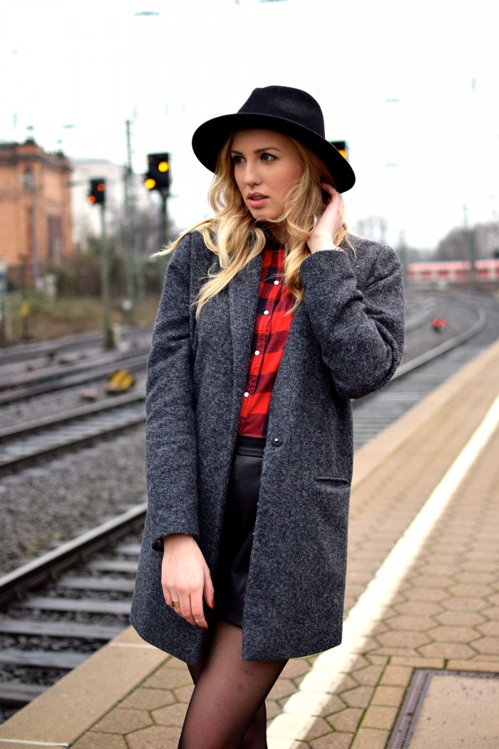 Streetstyle mit grauem Mantel von Object