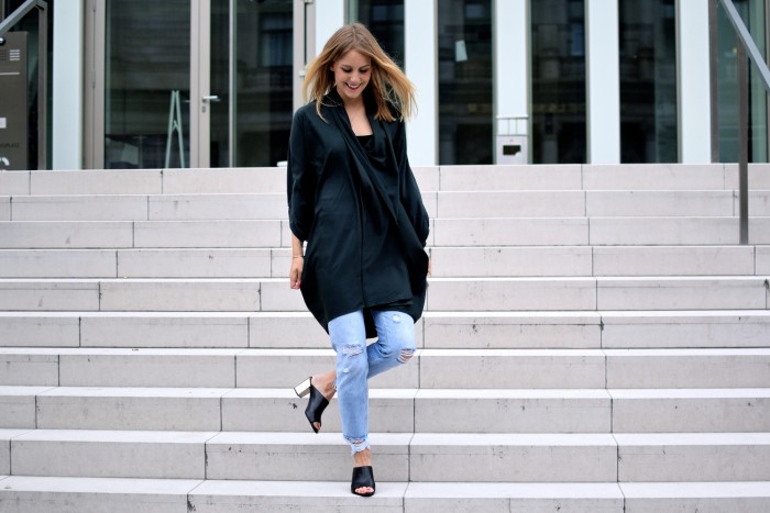 oversized look mit destroyed jeans