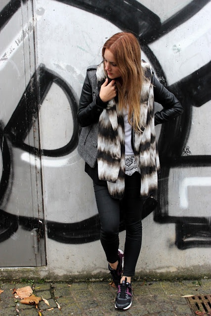 Schwarz weiße gemustertes Tuch